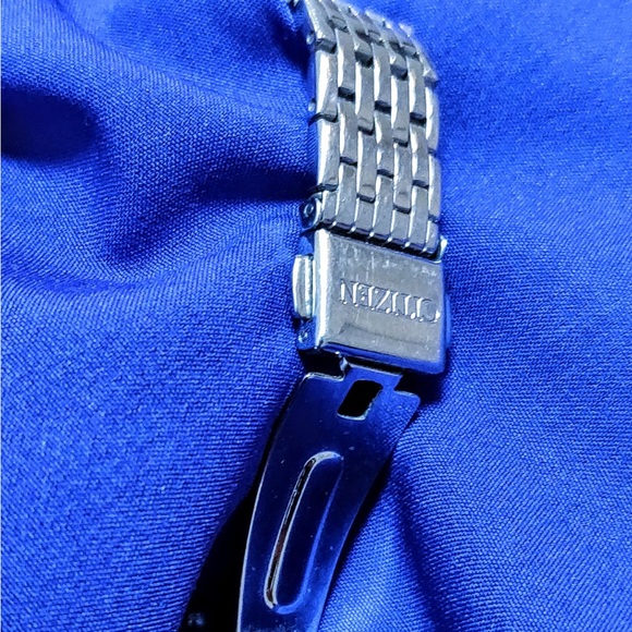 Citizen Eco Drive Silhouette Blue Dial Classy Women's Watch EX1480-58L - Picture 4 of 12